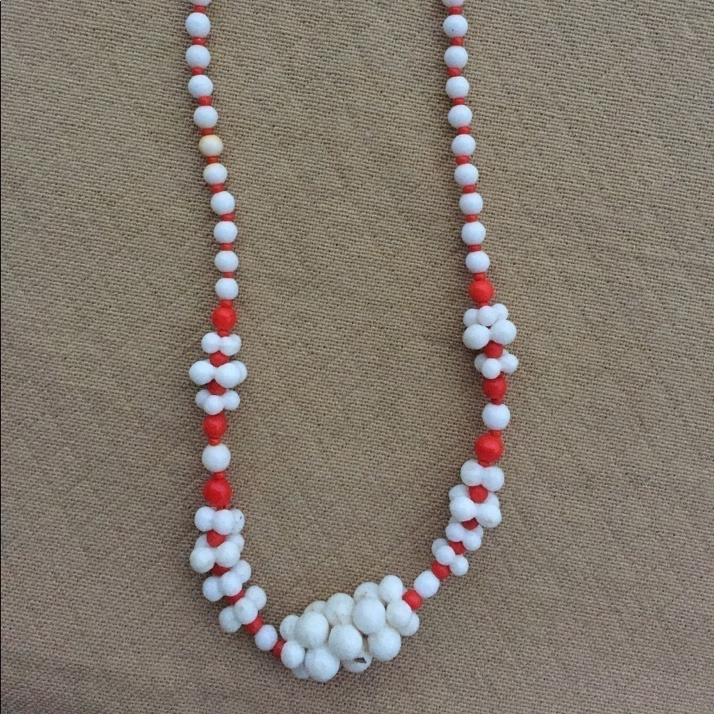 Vintage Matte White Red 1960’s Beads Necklace